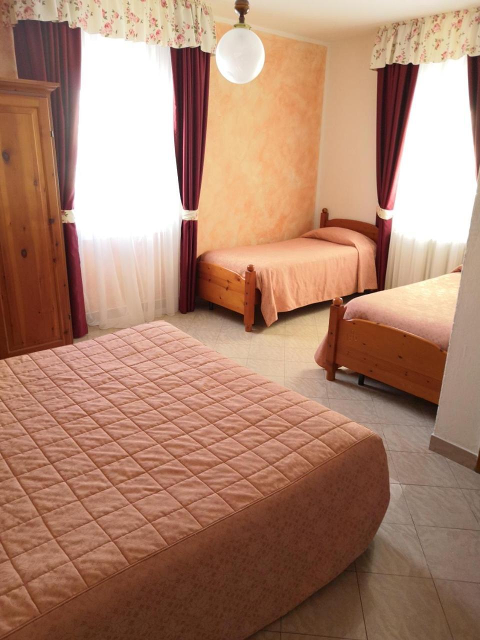 Albergo Diana チェッレート・ラーギ エクステリア 写真